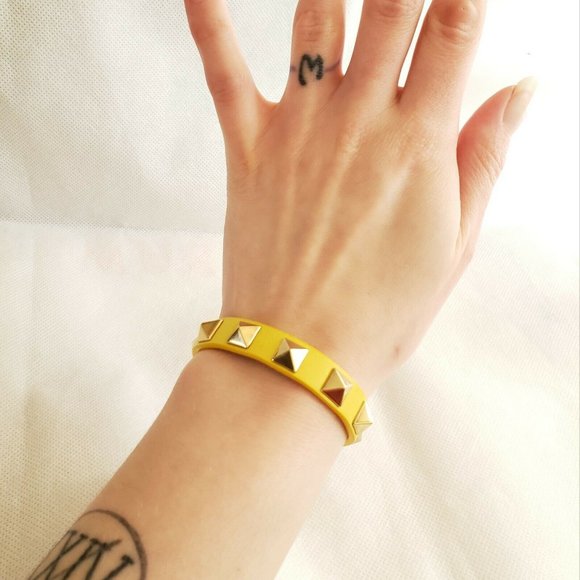 SOLD Valentino Rockstud Bracelet Yellow Leather Authentic - Picture 2 of 8
